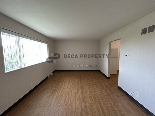 Foto del edificio - 9385 Minerva Ave