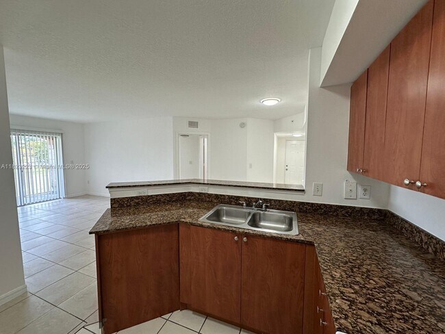 Foto del edificio - 17602 NW 25th Ave