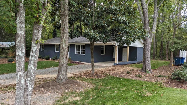 Building Photo - 204 Celeste Cir