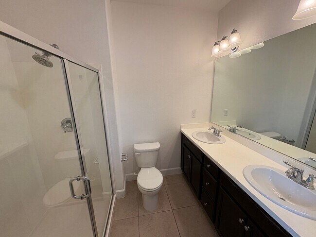 Building Photo - Tulare Home for Rent Available now!