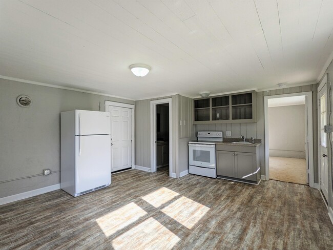 Building Photo - 1431 Cherryville Rd