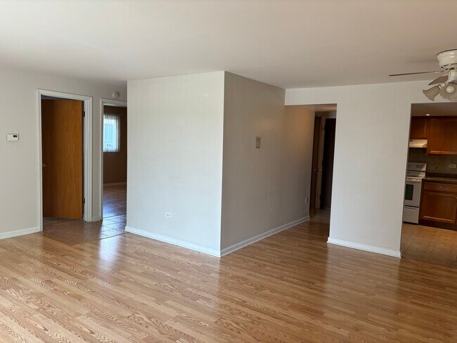 Building Photo - 5846 W 77th St