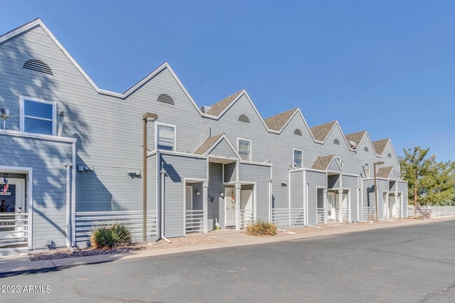 Building Photo - 1505 N Center St