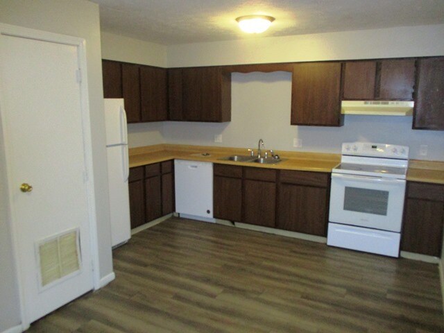 Foto del edificio - 710 Golfcrest Rd N