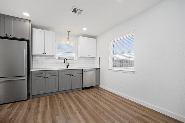 Foto del edificio - 630 S Heights Dr