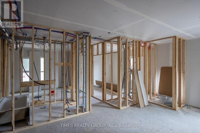 Building Photo - 369 Hunter St W