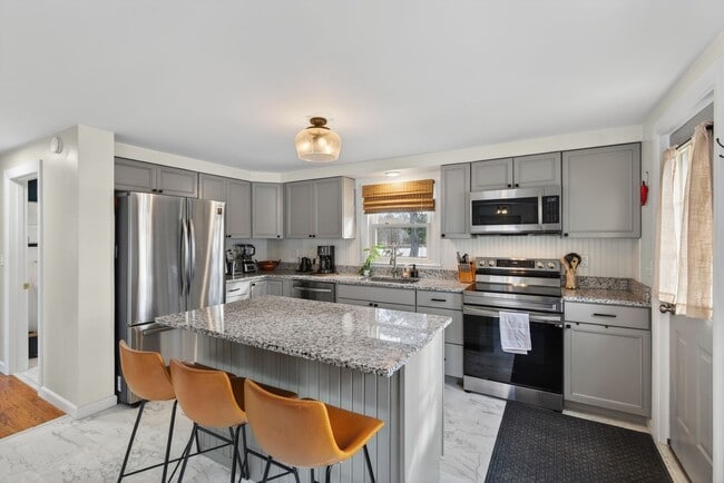 Foto del edificio - 3BR Cape Available 2/1