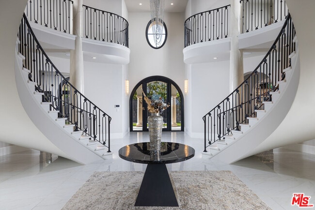 Building Photo - 28 Tide Watch