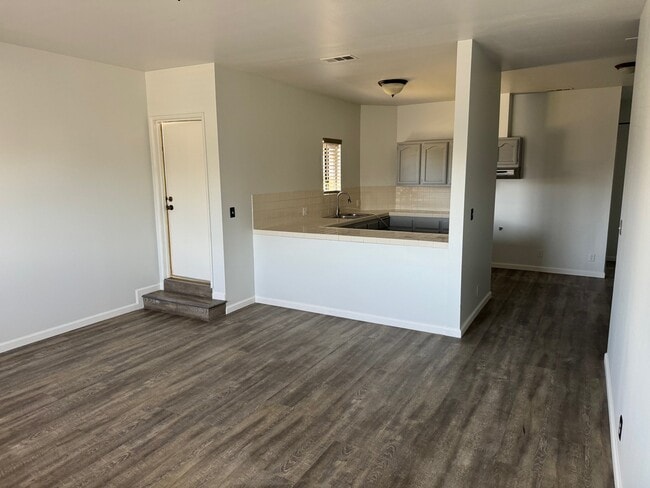 Foto del edificio - 1635 E Washington Blvd