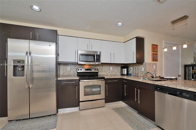 Building Photo - 1588 Barcelona Way
