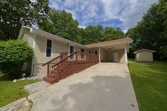 Building Photo - 121 Eagle Ln