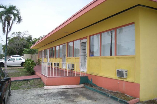 Building Photo - 711 SW 10th Ave