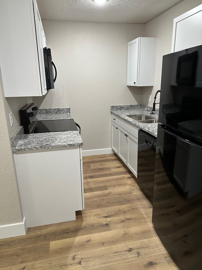 Kitchen - 449 W Lombard St