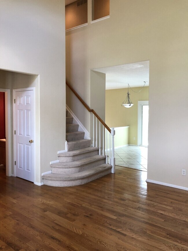 Building Photo - Gorgeous Home in Saddlerock