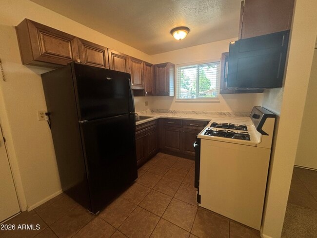 Building Photo - 115 E Paula Cir