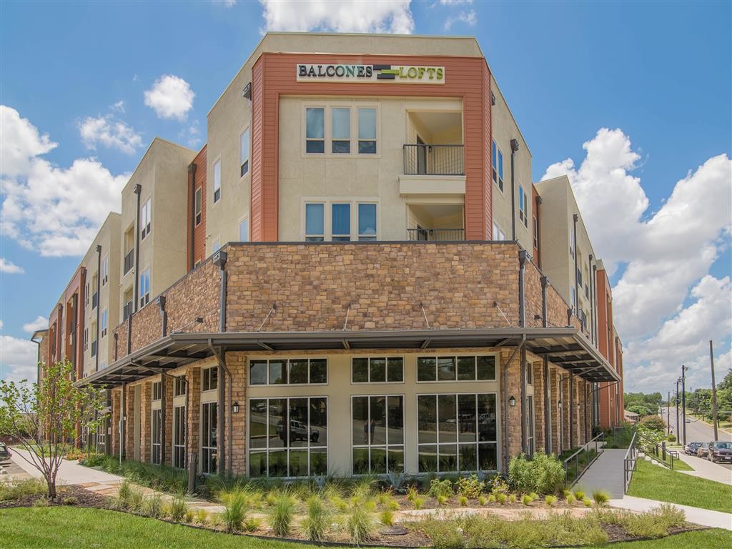 Primary Photo - Balcones Lofts