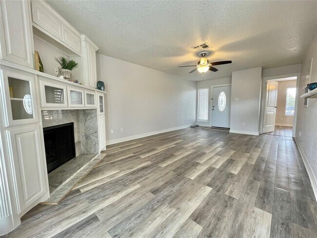 Building Photo - 418 Garland Dr