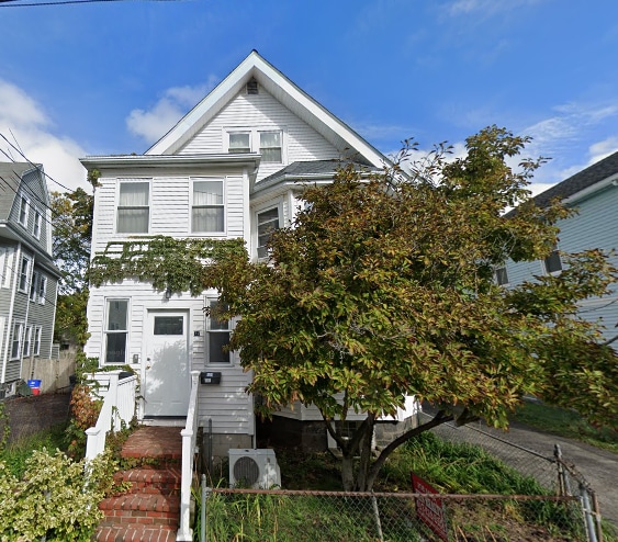 Building Photo - 17 Holman St