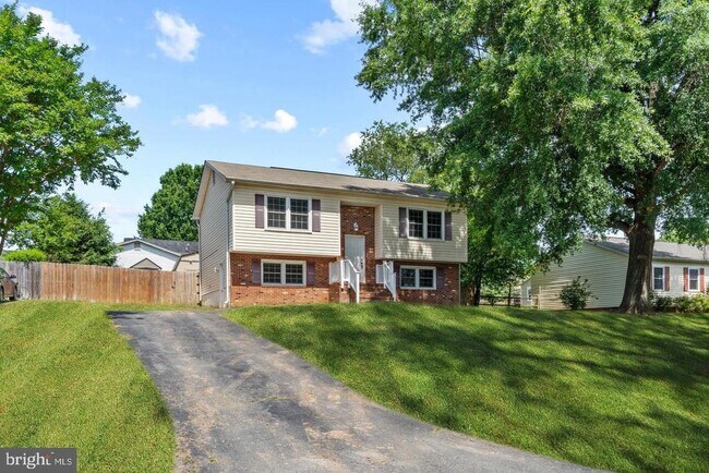 Building Photo - 1005 Dewberry Dr