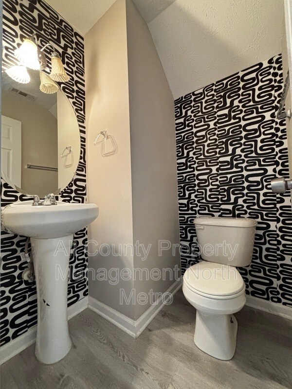 Foto del edificio - 289 Silver Ridge Dr