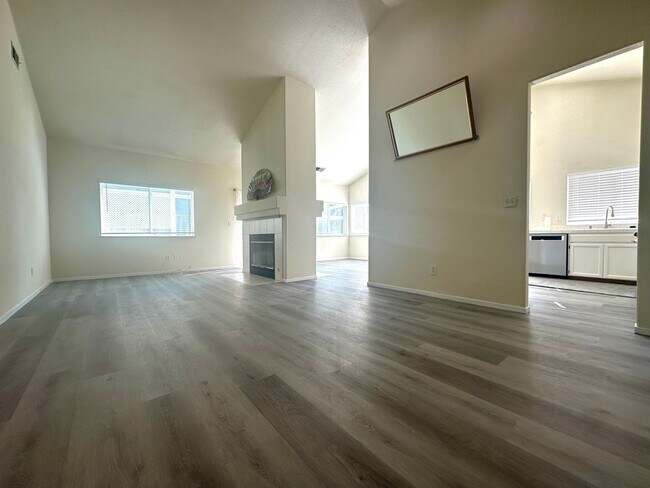 Foto del edificio - Beautifully Updated Single Story 3-Bedroom...