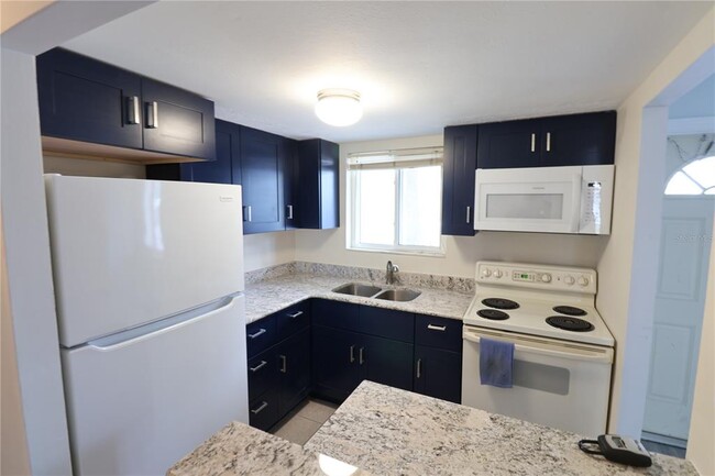 Building Photo - 1810 Sunny Dr