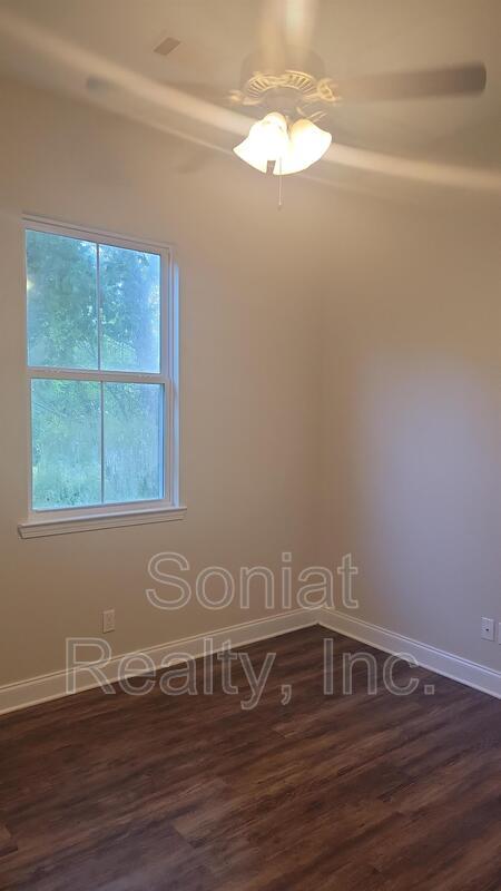 Foto del edificio - 4948 Camelia St