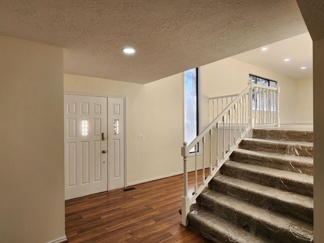 Building Photo - Amazing 4 Bd Home Horse Property on 2.5 Acre
