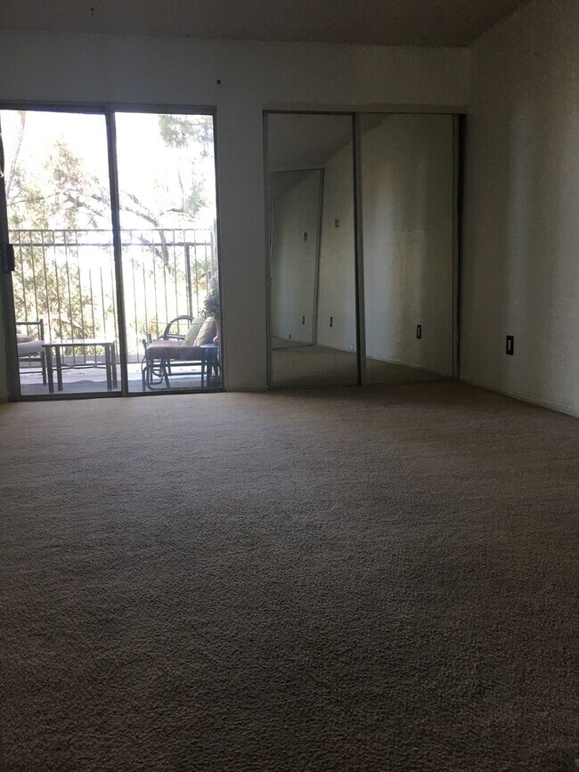 Building Photo - Carlsbad Condo, Close to Good Schools w/ L...