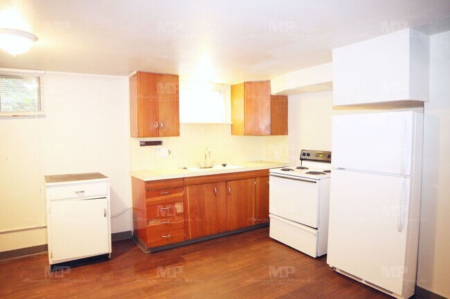 Foto del edificio - Three Bedroom Duplex Close to CSU!