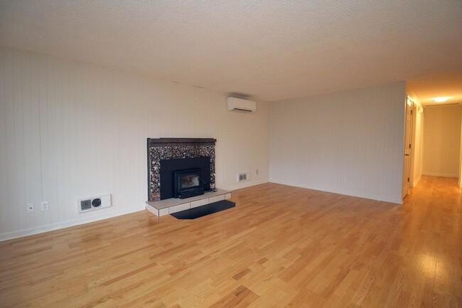 Building Photo - Beautiful Oregon City 3 bedroom, 2 bath Ra...