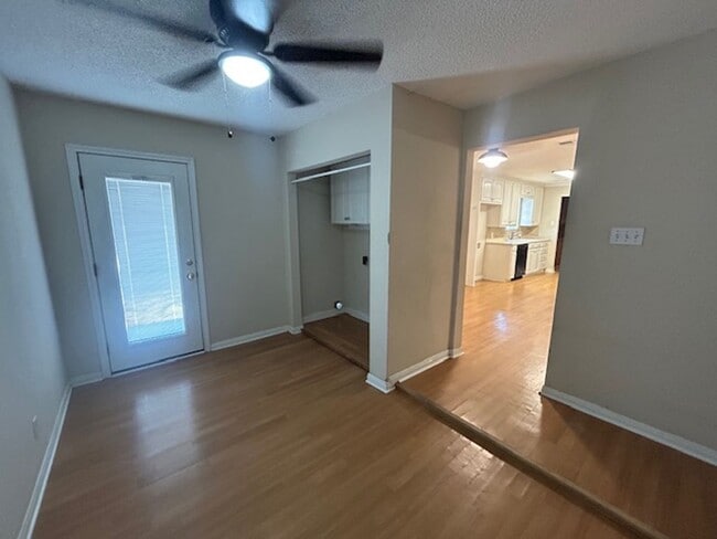 Foto del edificio - Spacious and Private Midway ISD Home