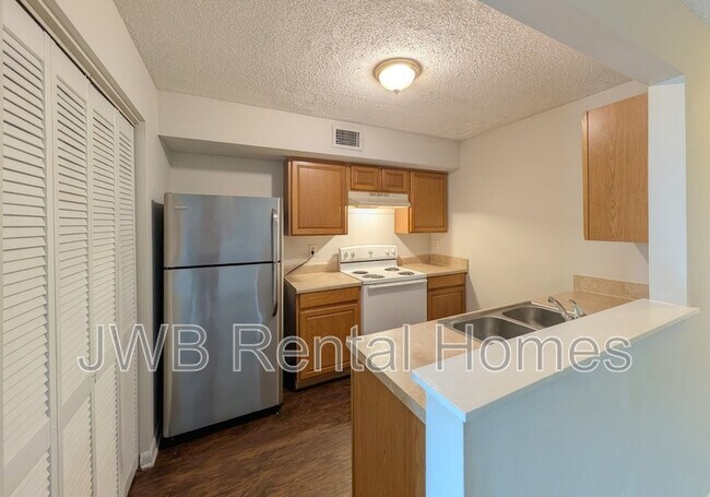 Foto del edificio - 5446 Pinehaven Ct