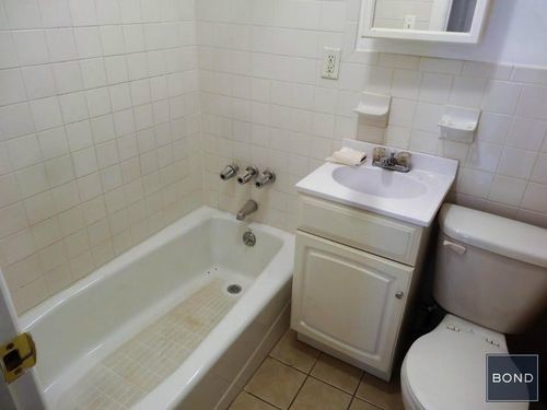 Building Photo - 402 W 54th St