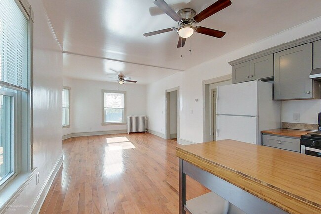 Foto del edificio - 92 Bliss Rd