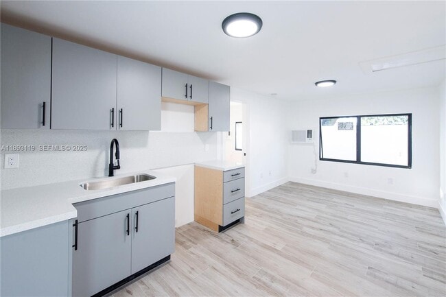 Foto del edificio - 764 NW 36th Ave