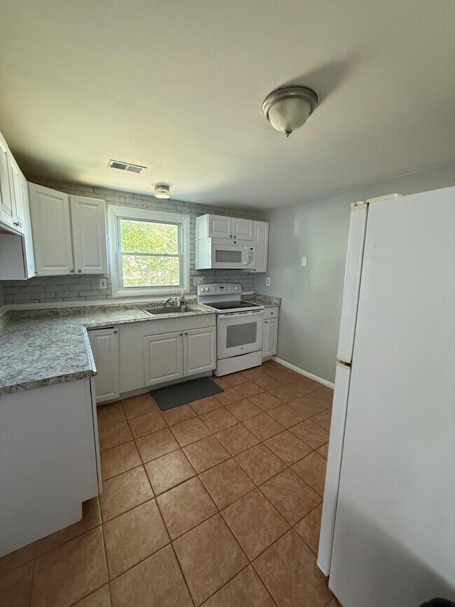 Building Photo - 655 Cadbury Dr