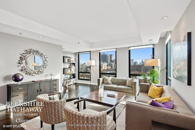 Foto del edificio - 550 W Wellington Ave