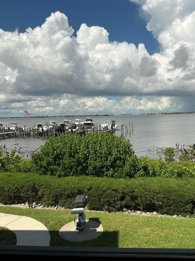 Foto del edificio - 3792 NE Ocean Blvd