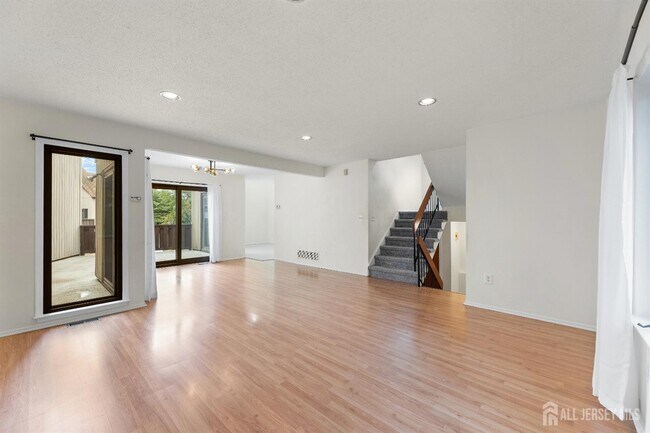 Foto del edificio - 65 Diamond Ln