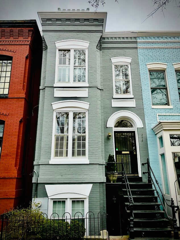 Primary Photo - 252 11th St SE
