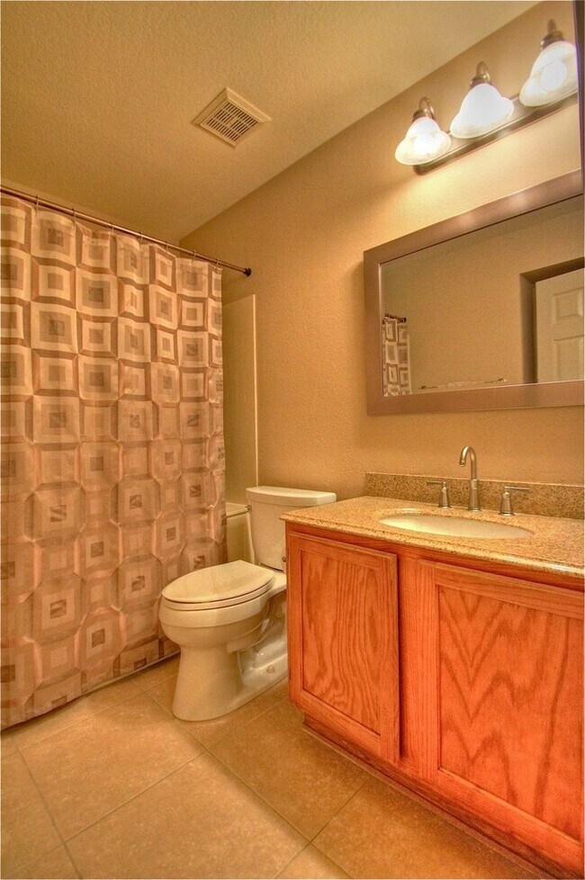 Foto del edificio - Two bedroom condo