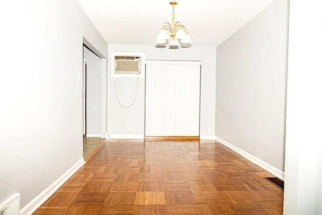 Building Photo - Stunning 3-Bedroom Townhome with One-Car G...