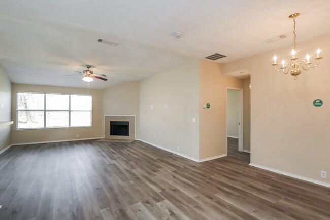 Building Photo - 322 Oakhurst Dr