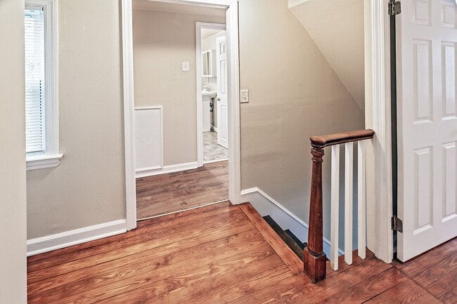Building Photo - 3 bedroom, 1 bath townhome in Hedgeville