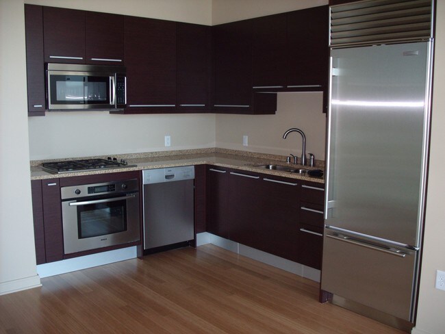 Kitchen - 425 1st St