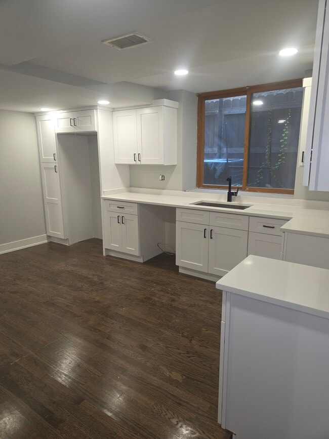 Building Photo - 2618 N Mozart St