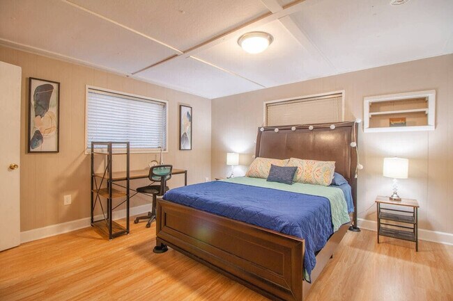 Foto del edificio - 1324 Catalpa Ln