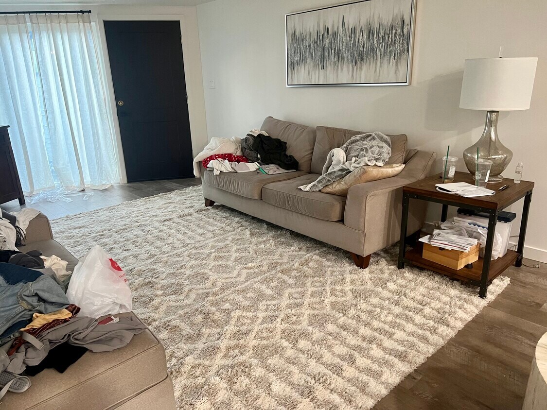 Foto principal - 1074 Lancaster Blvd