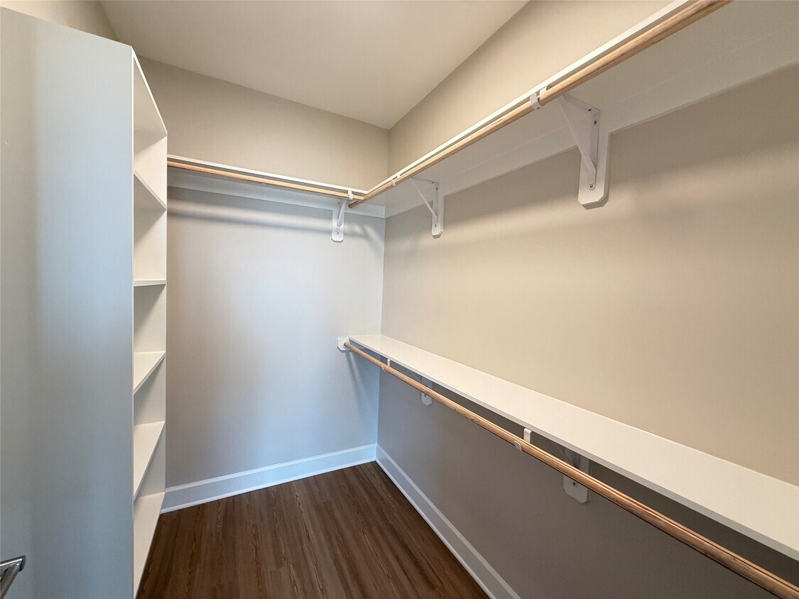 Foto del edificio - 716 Waugh Dr